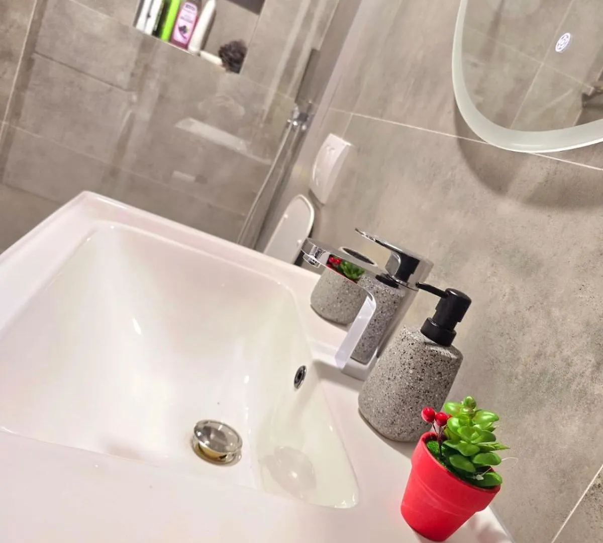Siart Apartment Tirana 0*,  Albania